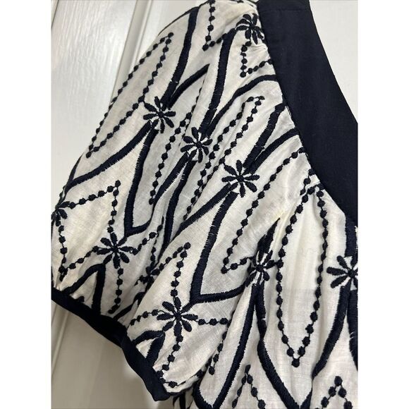 Nanette Lepore shortsleeve Top White & Navy Embroidered sz 2 - Picture 3 of 7